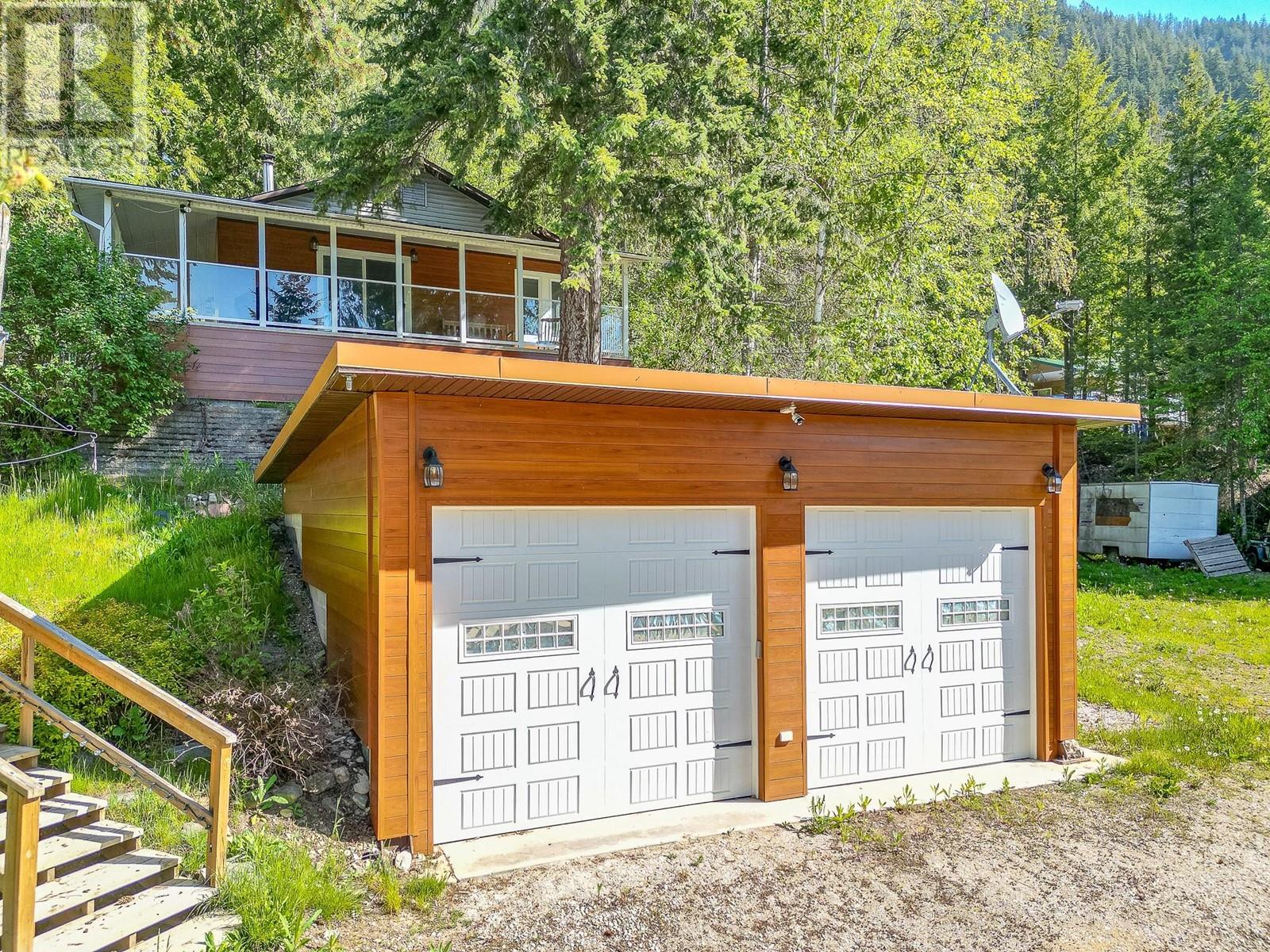 8 Old Town Road, sicamous, British Columbia