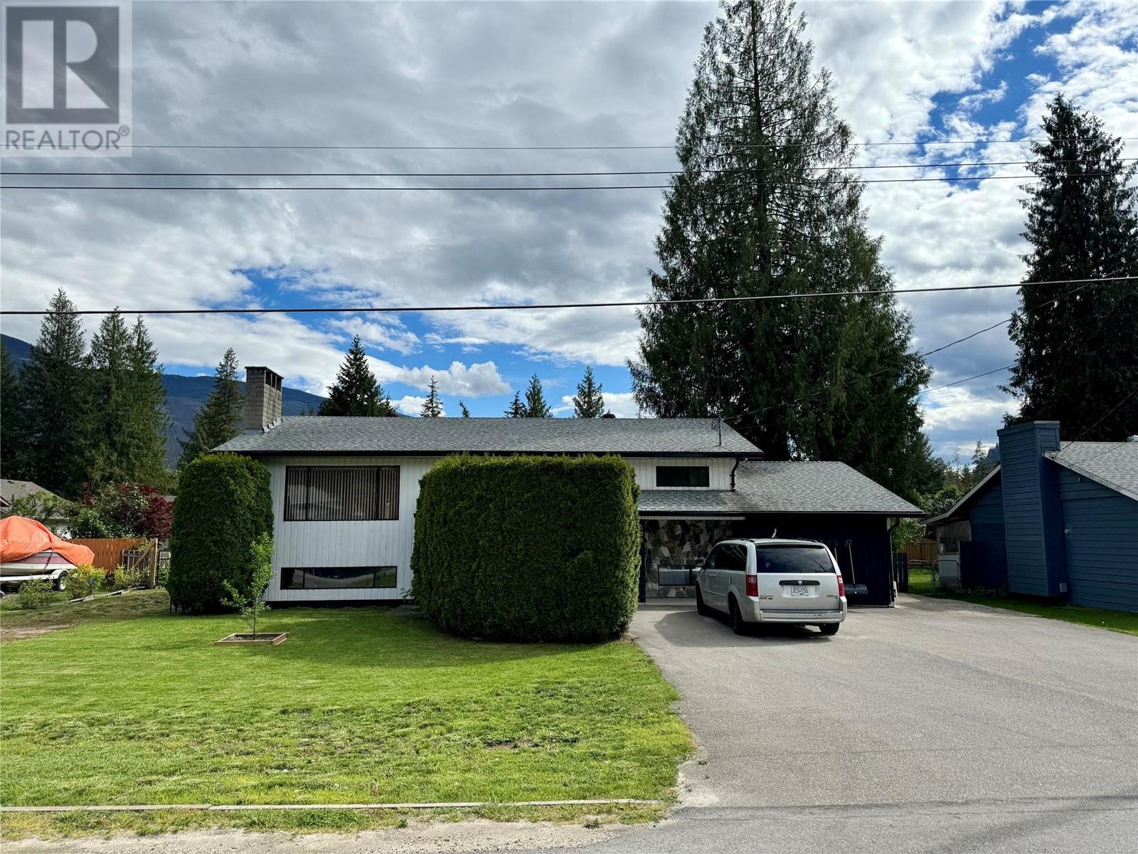 509 Spuce Street, sicamous, British Columbia